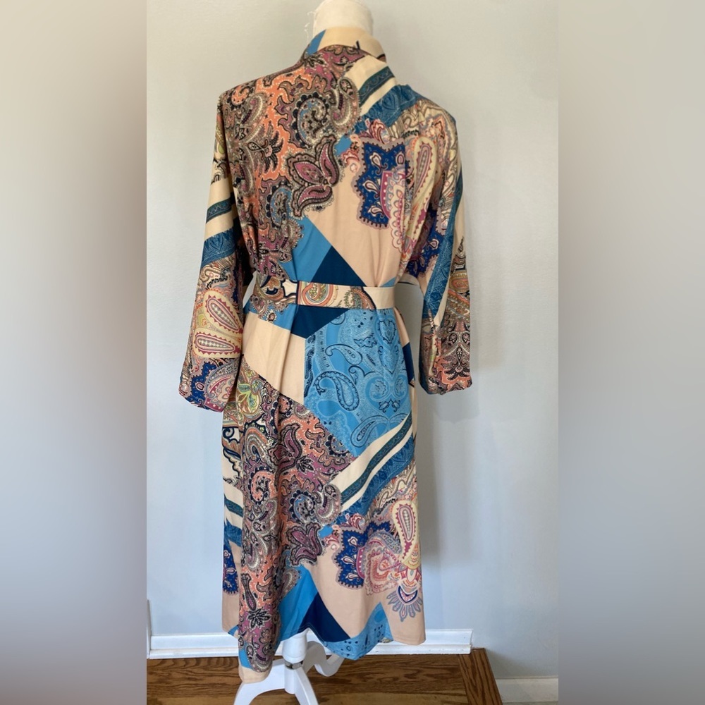 Women long sleeve beige and multi color one size belted kimono nwt - Picture 2 of 8